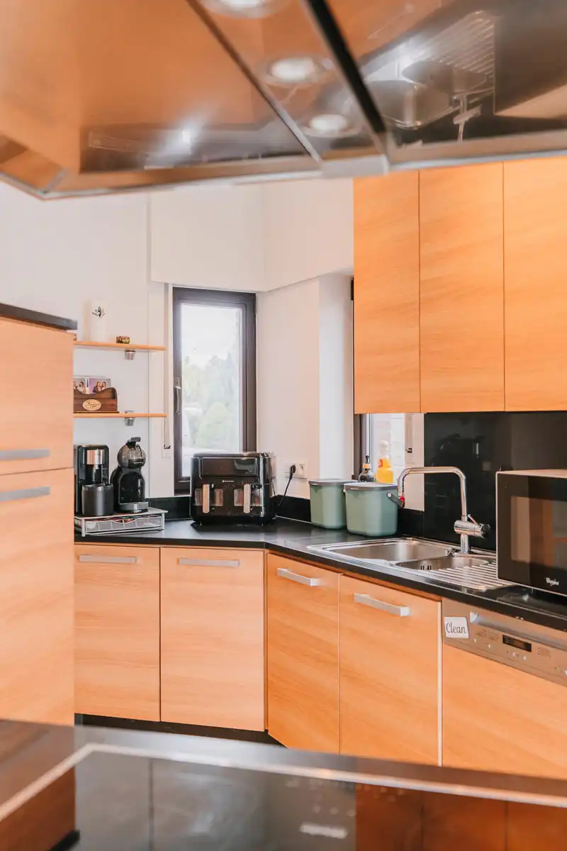 Ruime gezinswoning met 4 slaapkamers en bureau op toplocatie foto 12