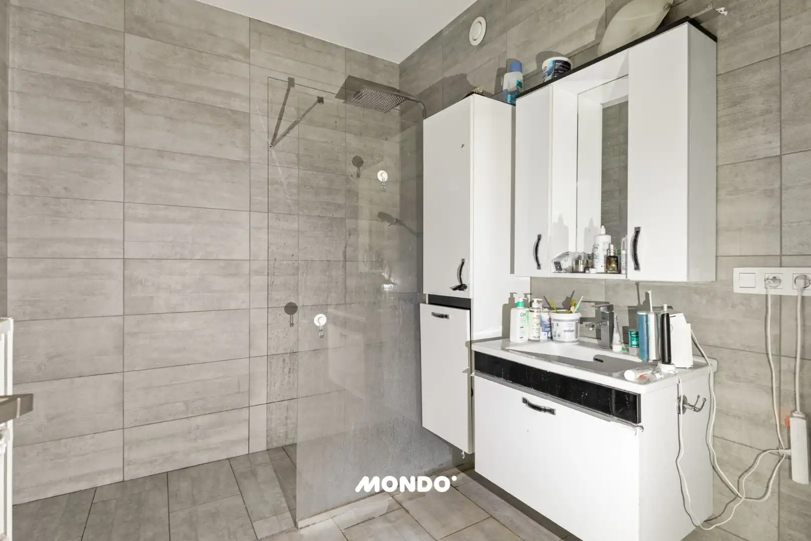 Ruim gelijkvloers appartement met 2 slaapkamers en ruim terras! foto 8