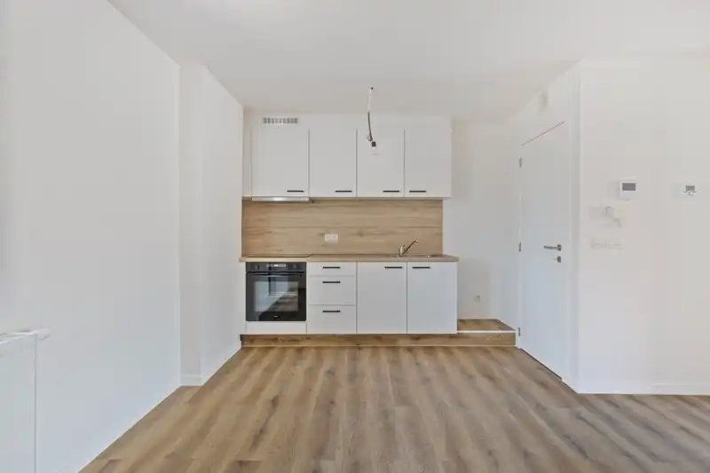 Volledig gerenoveerd, 1 slaapkamer appartement  met terras en parkeerplaats TE KOOP in Beveren-Leie! foto 12