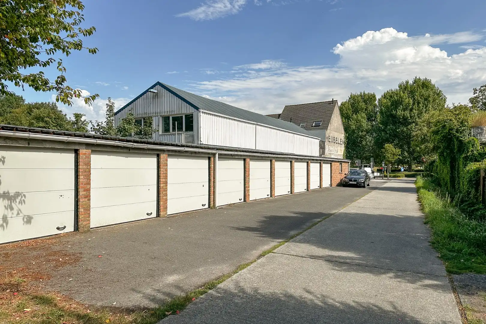 11 garageboxen als geheel te koop in centrum Zandvoorde foto 4