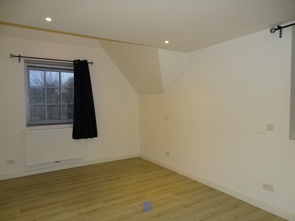 Recente alleenstaande woning met 5 slaapkamers. foto 9