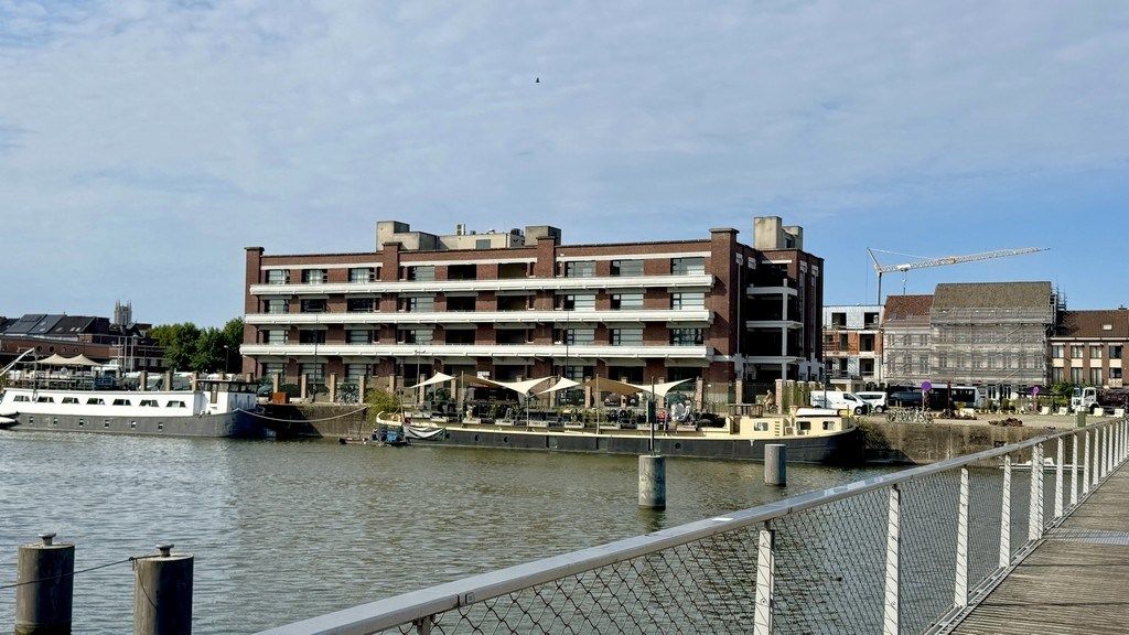 Hip loftkantoor te huur in Handelsdokcenter in Gent foto 18