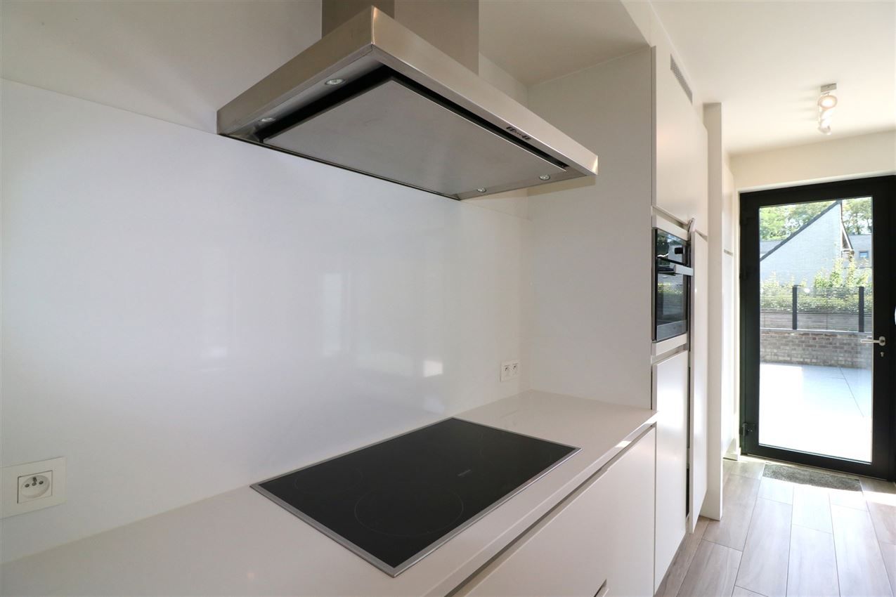 Zonnig appartement met ruim terras, twee slaapkamers in centrum foto 33