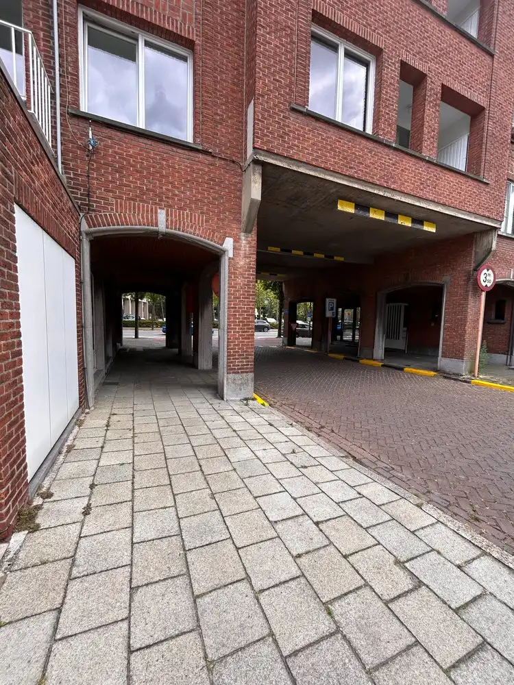 Pal in het bruisende centrum van Brasschaat gelegen 2 slaapkamerappartement in perfecte staat foto 19