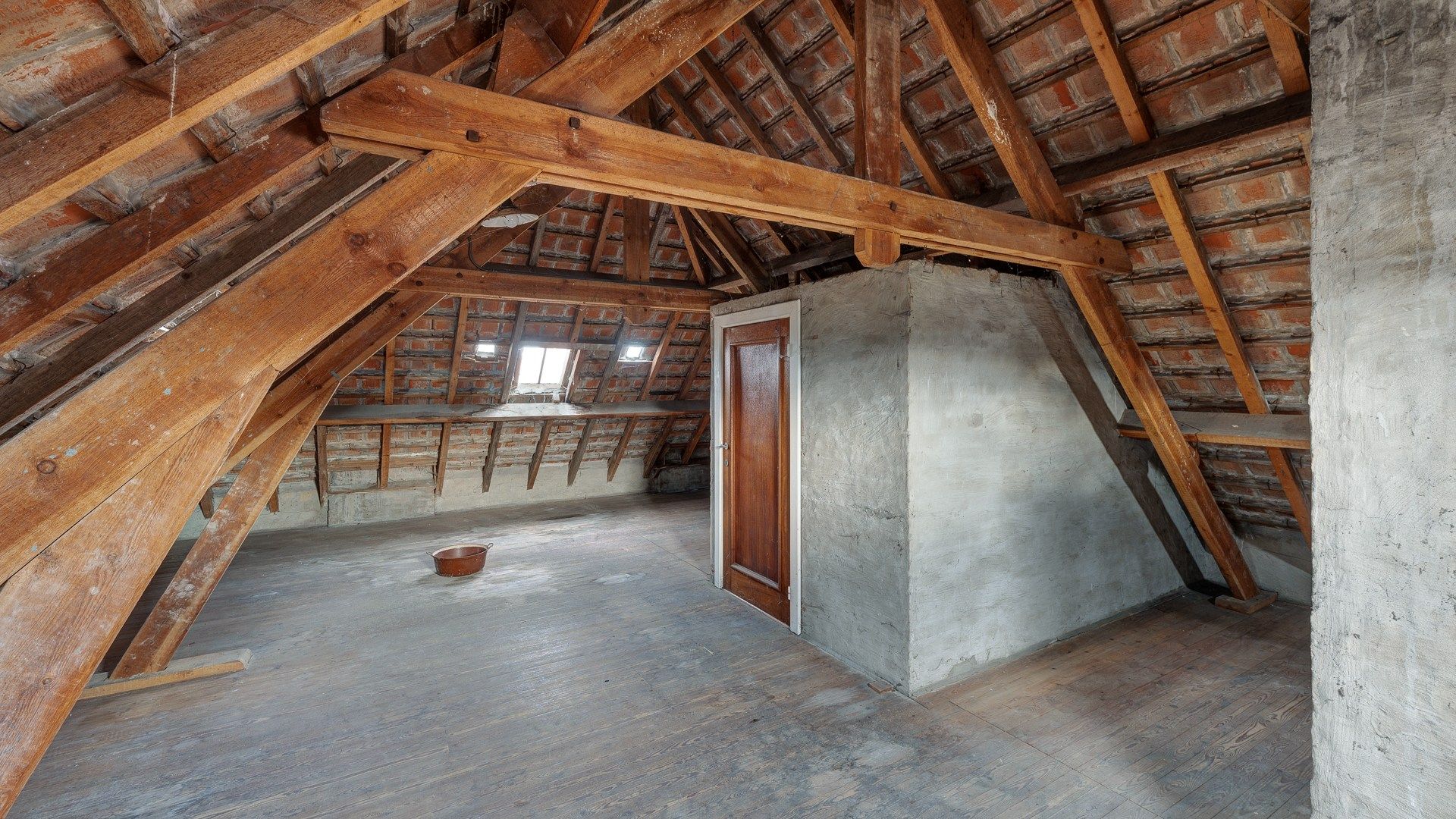 Klassieke villa met bijgebouwen, garage en prachtige tuin foto 19