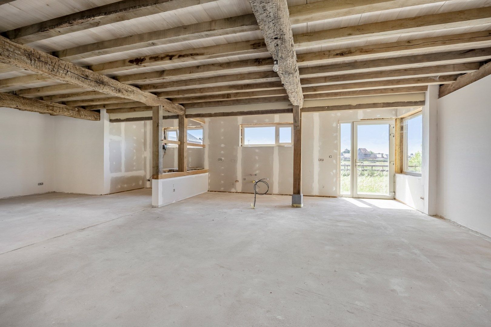 UNIEKE VIERKANTSHOEVE met paardenstallen op 7,34 hectare met vergunning voor zwembad en poolhouse foto 10