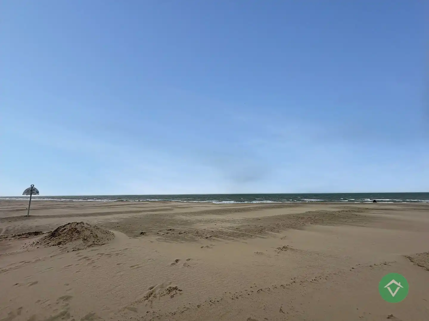 Lichtrijk 2-slaapkamerappartement op topligging op 100m van de zeedijk in Sint-Idesbald foto 21