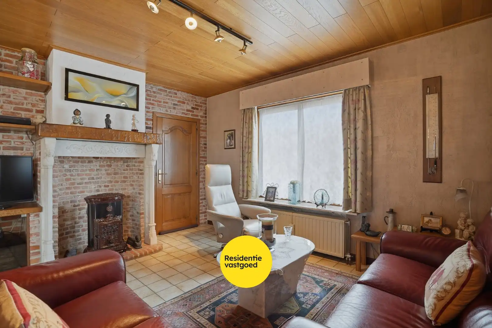 Alleenstaande bungalow met garage en tuin  op 684 m² foto 6