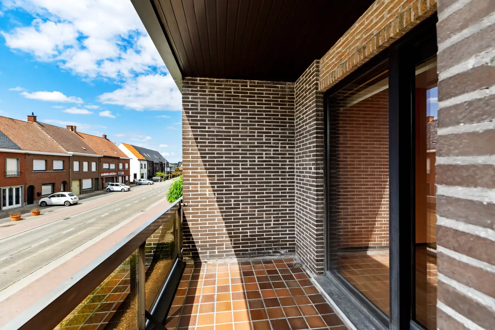 Ruim en lichtrijk appartement met 3 slaapkamers, terras en garage foto 4