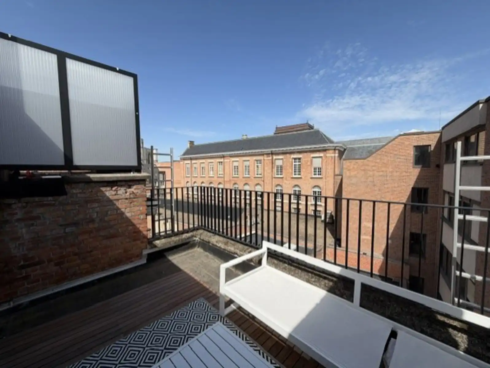 Gemeubelde duplex met airco en terras te huur voor 3 maanden foto 17