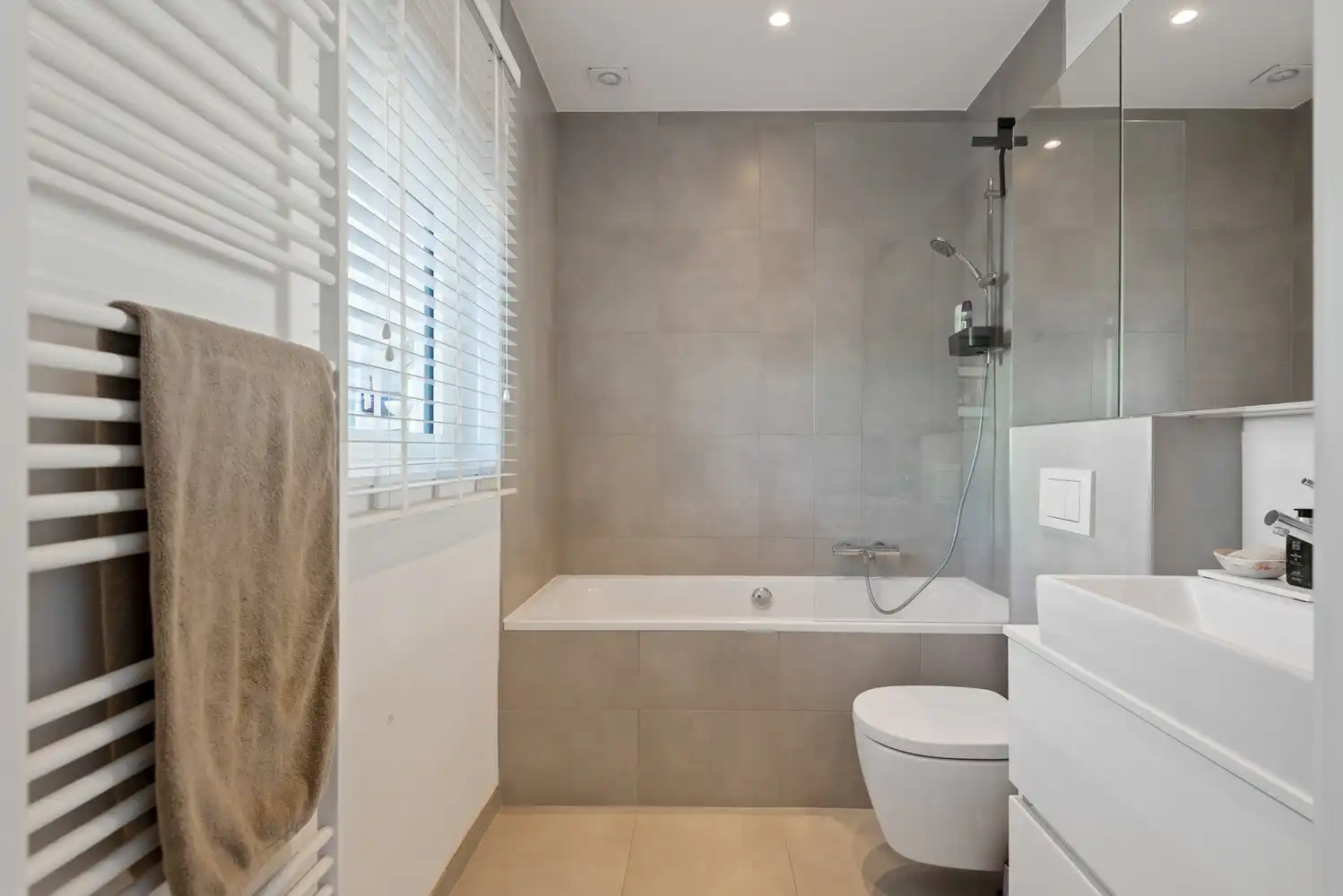 Gezellige gerenoveerde woning met 2 slaapkamers en een charmante tuin in Schoten! foto 12