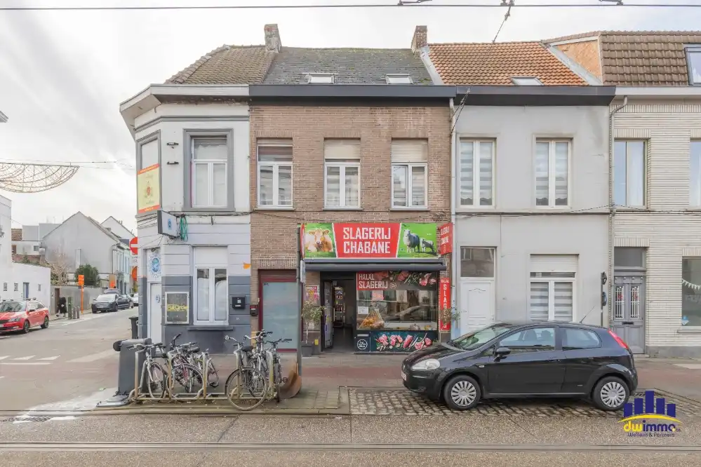 Opbrengsteigendom in Ledeberg te koop - Perfecte Locatie langs de Brusselsesteenweg foto {{pictureIndex}}