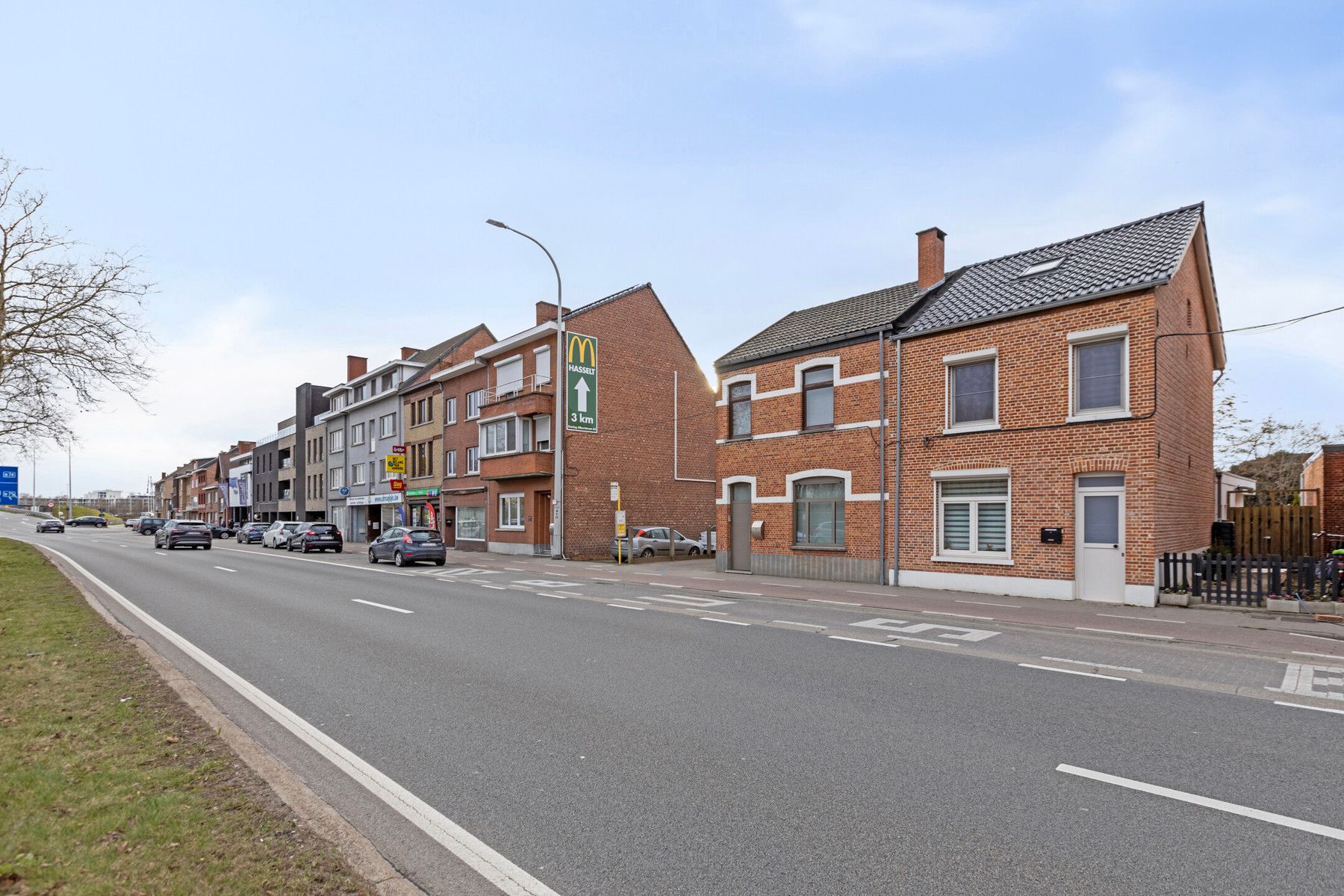 Charmante, gerenoveerde HOB met veranda en tuin in Hasselt – instapklaar en perfect gelegen! foto 5