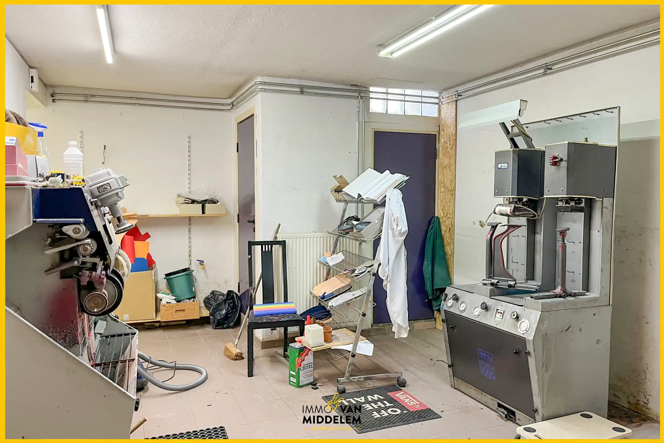 COMMERCIEEL GELIJKVLOERS VAN +/- 175 m² OP TOPLOCATIE foto 11