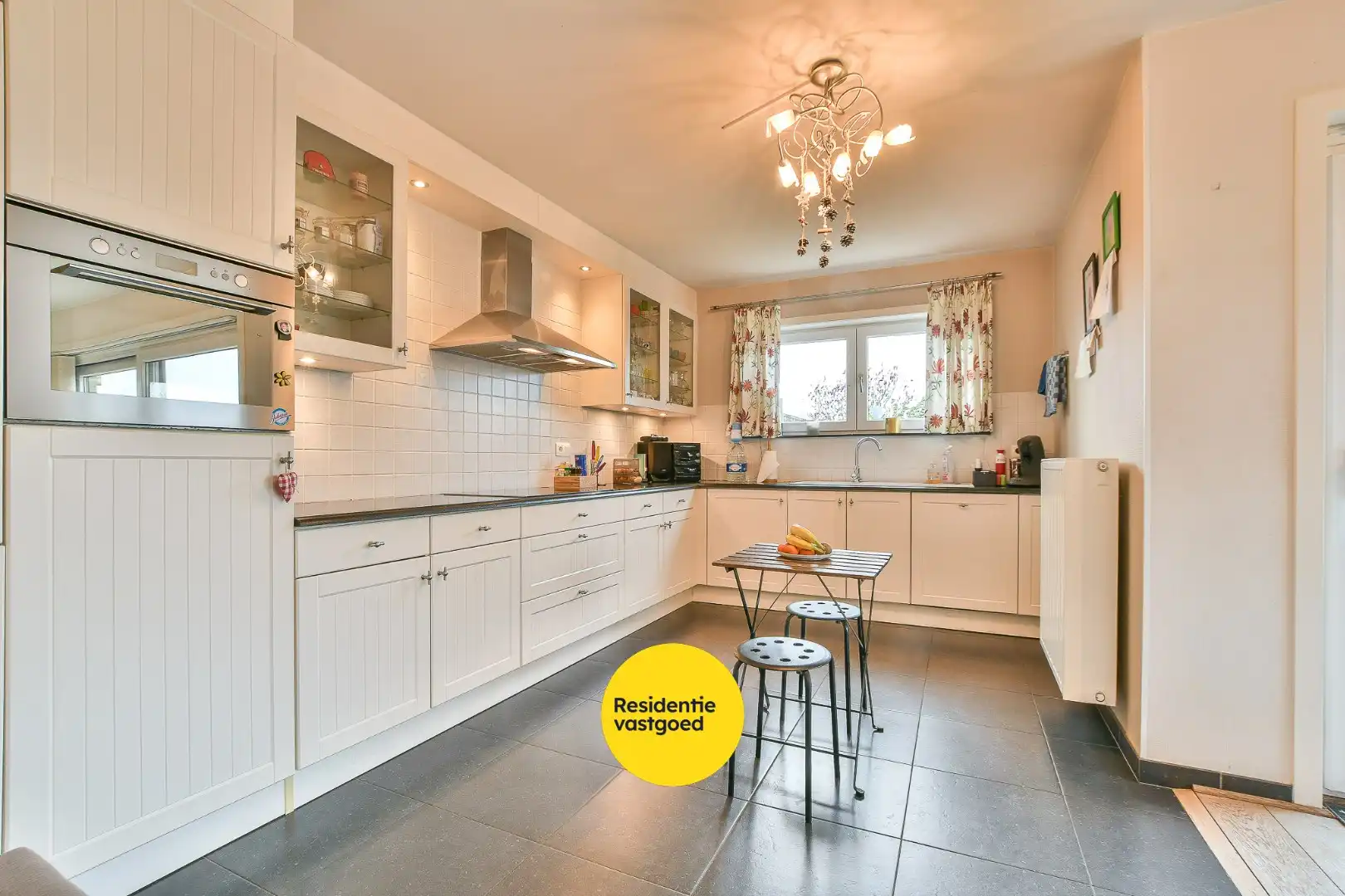 Instapklare halfopen woning met 3 slaapkamers en zonnige tuin in Vosseslag, vlakbij bos en duinen foto 4