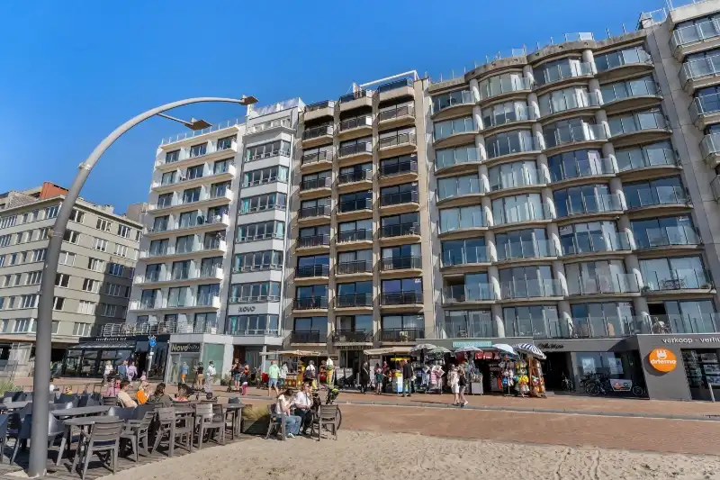 APPARTEMENT MET DRIE SLAAPKAMERS MET FRONTAAL ZEEZICHT GELEGEN TUSSEN DE ESPLANADE EN DE ZEELAAN foto 16