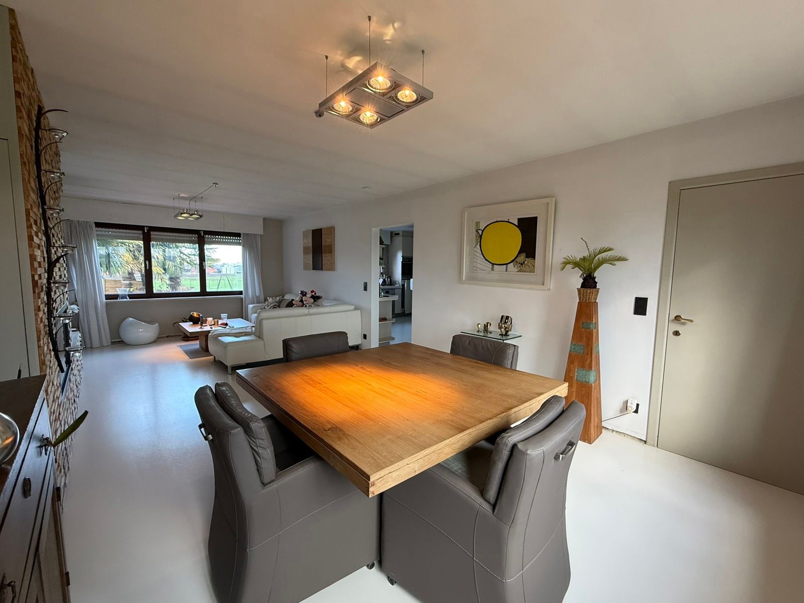 Ruime alleenstaande gelijkvloerse woning. foto 4