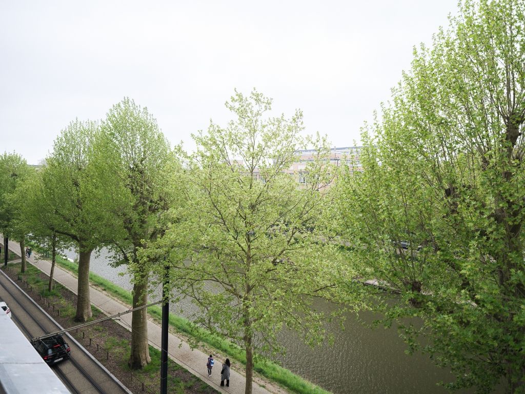 Instapklaar 2-slaapkamer appartement met een zicht over de Coupure foto 14