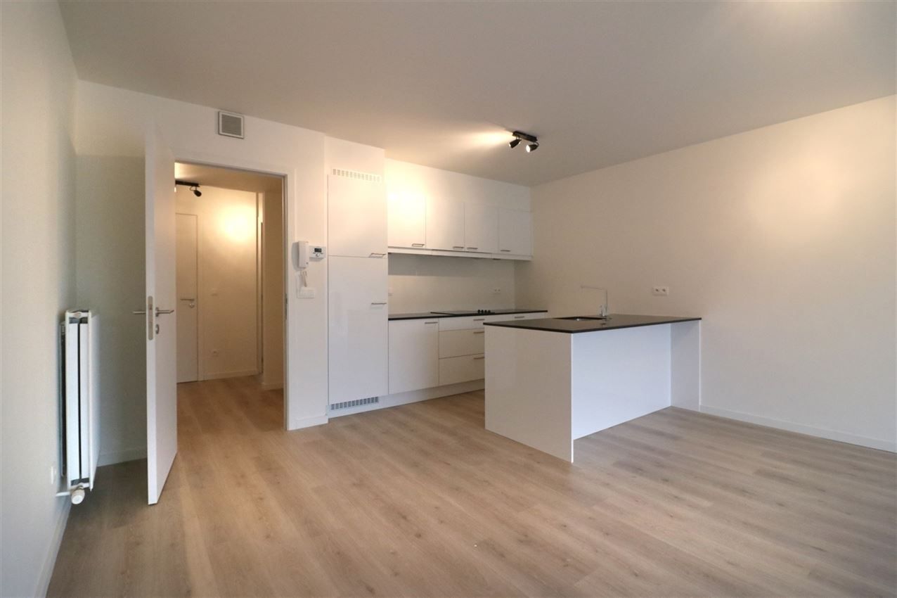 Gelijkvloers appartement met 2 slpk., terras en autostaanplaats foto 5