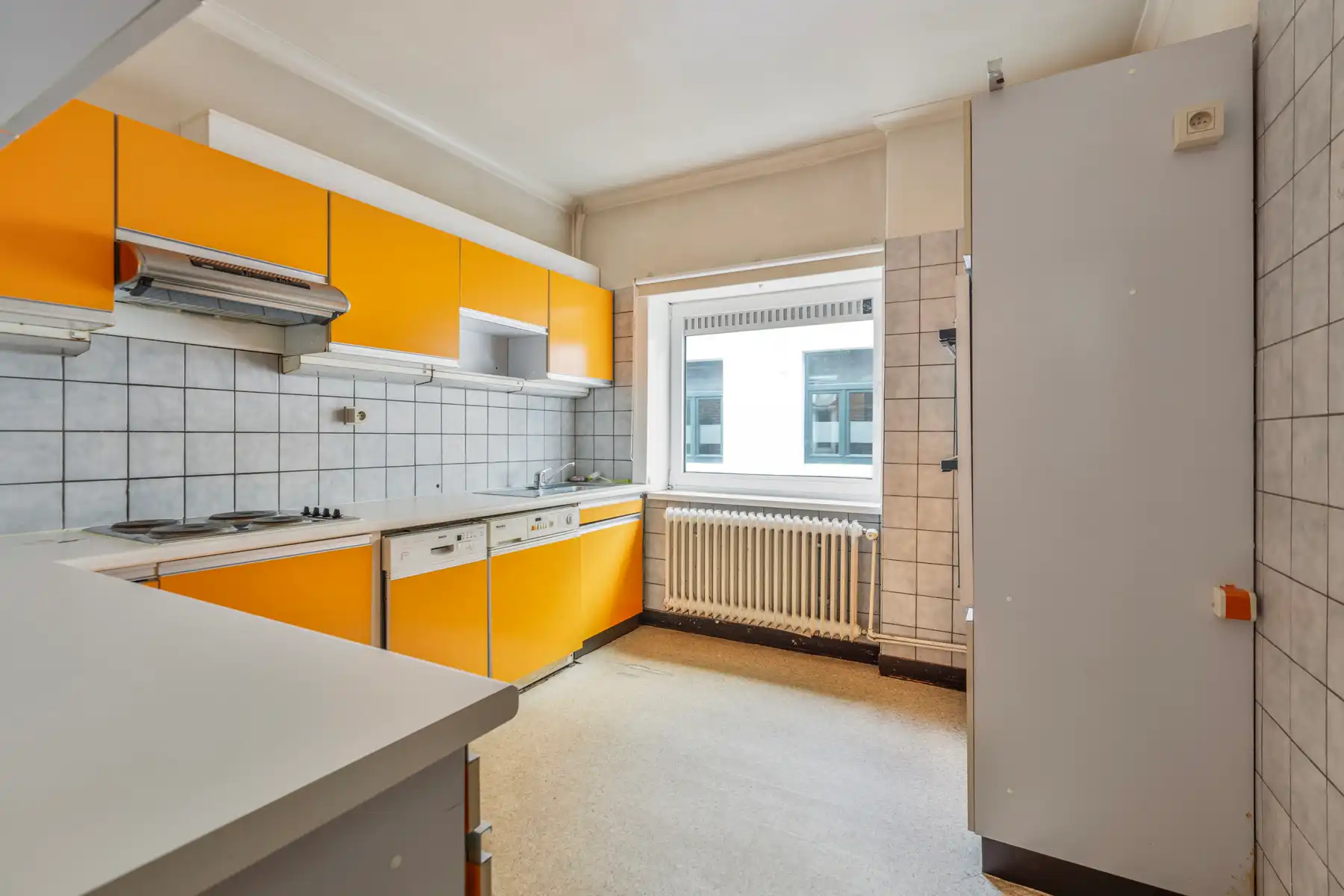 Handelszaak en ruime woning (4 slpk.) in hartje Maaseik.  foto 28