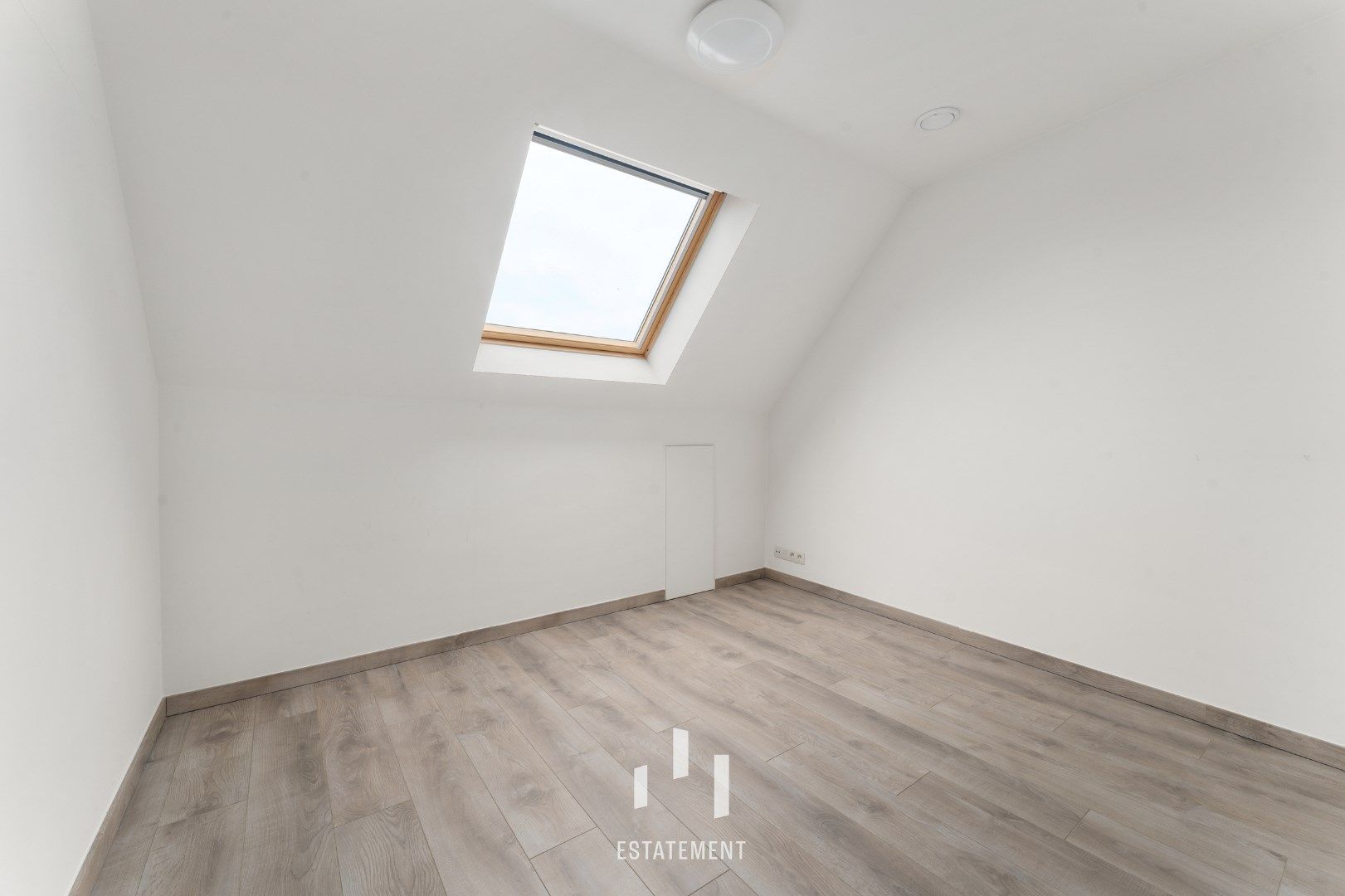 Ruim duplex appartement met 3 slaapkamers in Ieper, bouwjaar 2015, bewoonbare oppervlakte 165.00, EPC-waarde 139.00, energielabel B foto 10