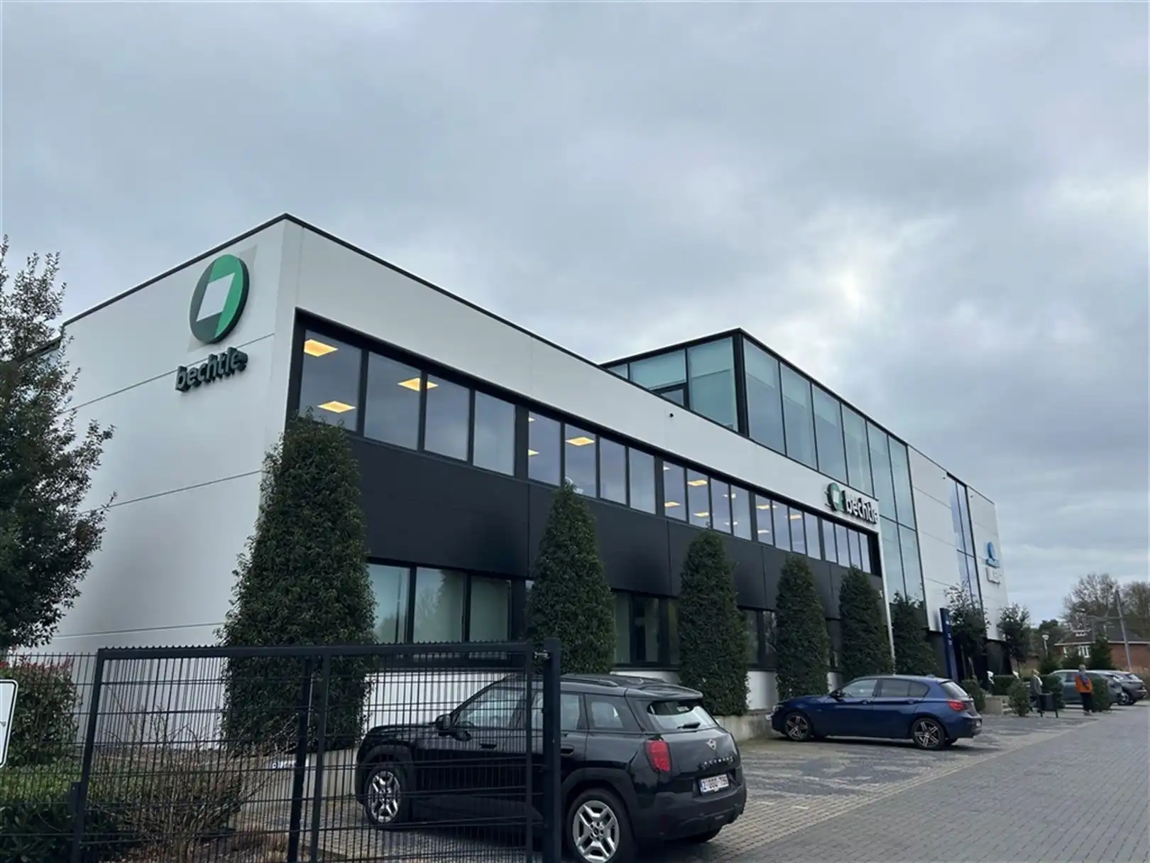 Kantoorgebouw foto 13