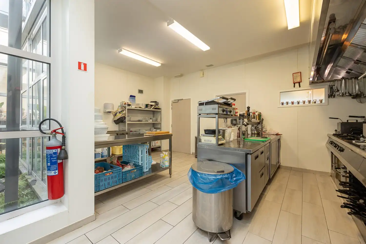 Multifunctioneel handelsgelijkvloers / kantoorruimte foto 13