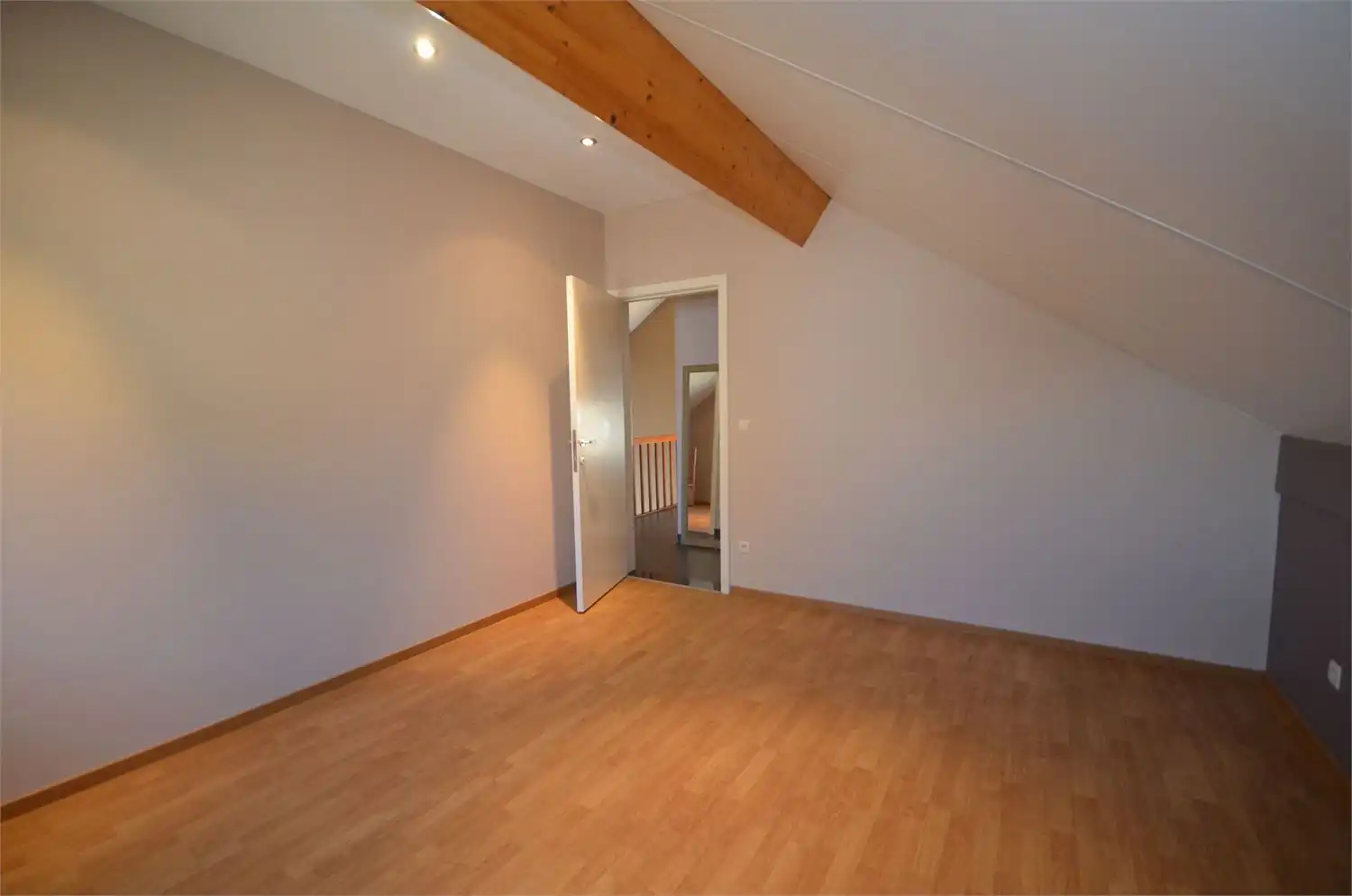 !! GELIEVE U PER MAIL AAN TE MELDEN!! INSTAPKLARE WONING MET EEN KNAPPE LEEFRUIMTE, KEUKEN, EEN  WASPLAATS/BERGING, INPANDINGE GARAGE, 3 RUIME SLAAPKAMERS EEN FIJNE BADKAMER, EEN KNAPPE PRIVATE TUIN MET FIJNE OVERDEKTE ZITPLAATS EN RUIME TUINBERGING IN HET CENTRUM VAN KAULILLE! foto 7