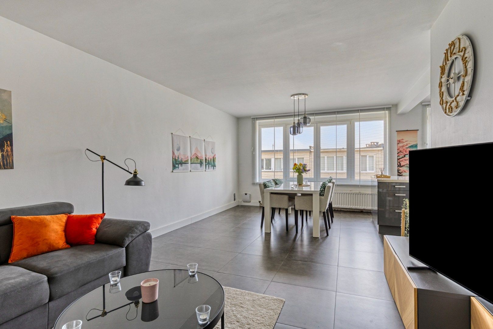 Instapklaar appartement met terras en garage in rustige woonwijk foto 2