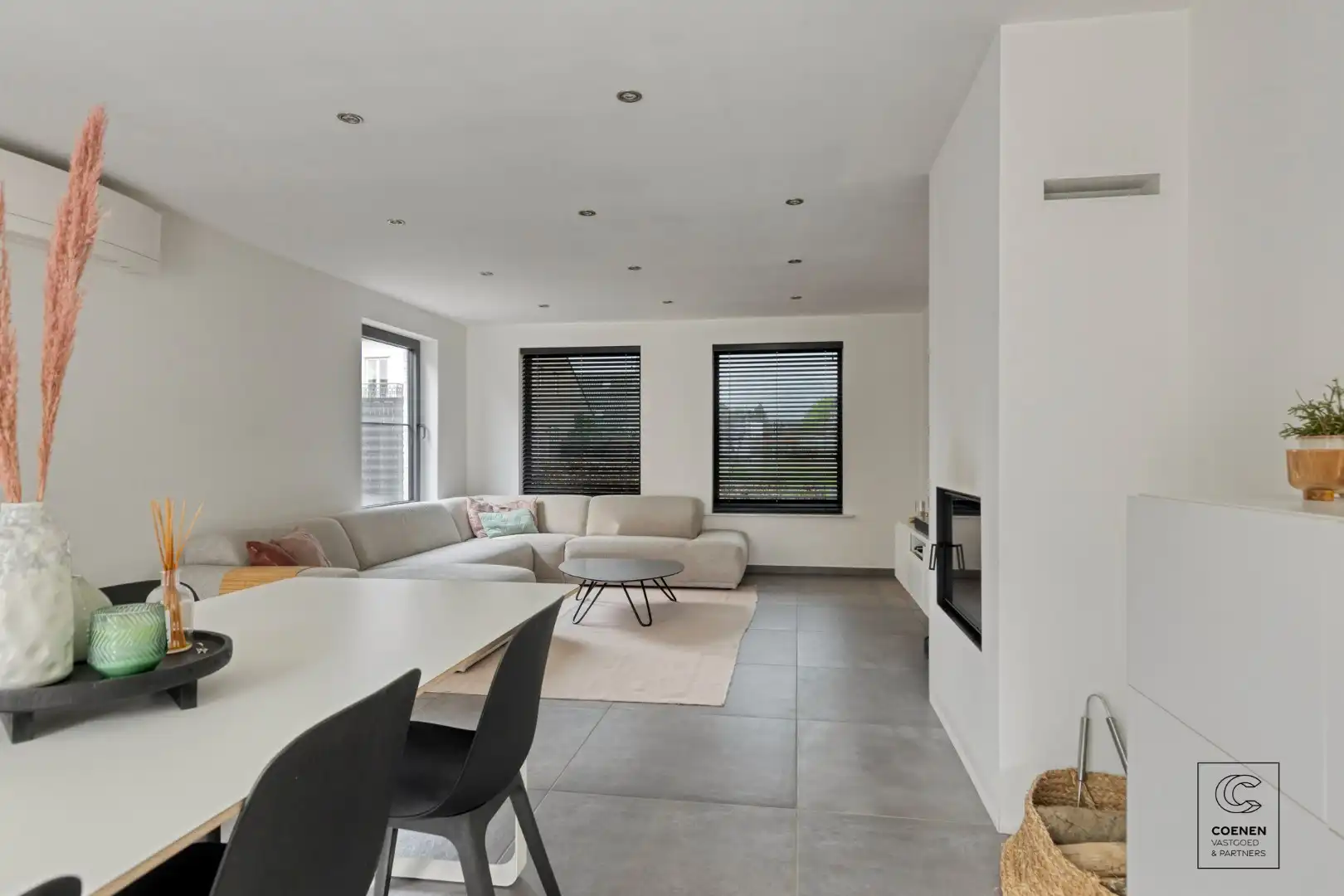 Gerenoveerde woning met 4 à 5 slpk's op een gunstige ligging te Oelegem! foto 6