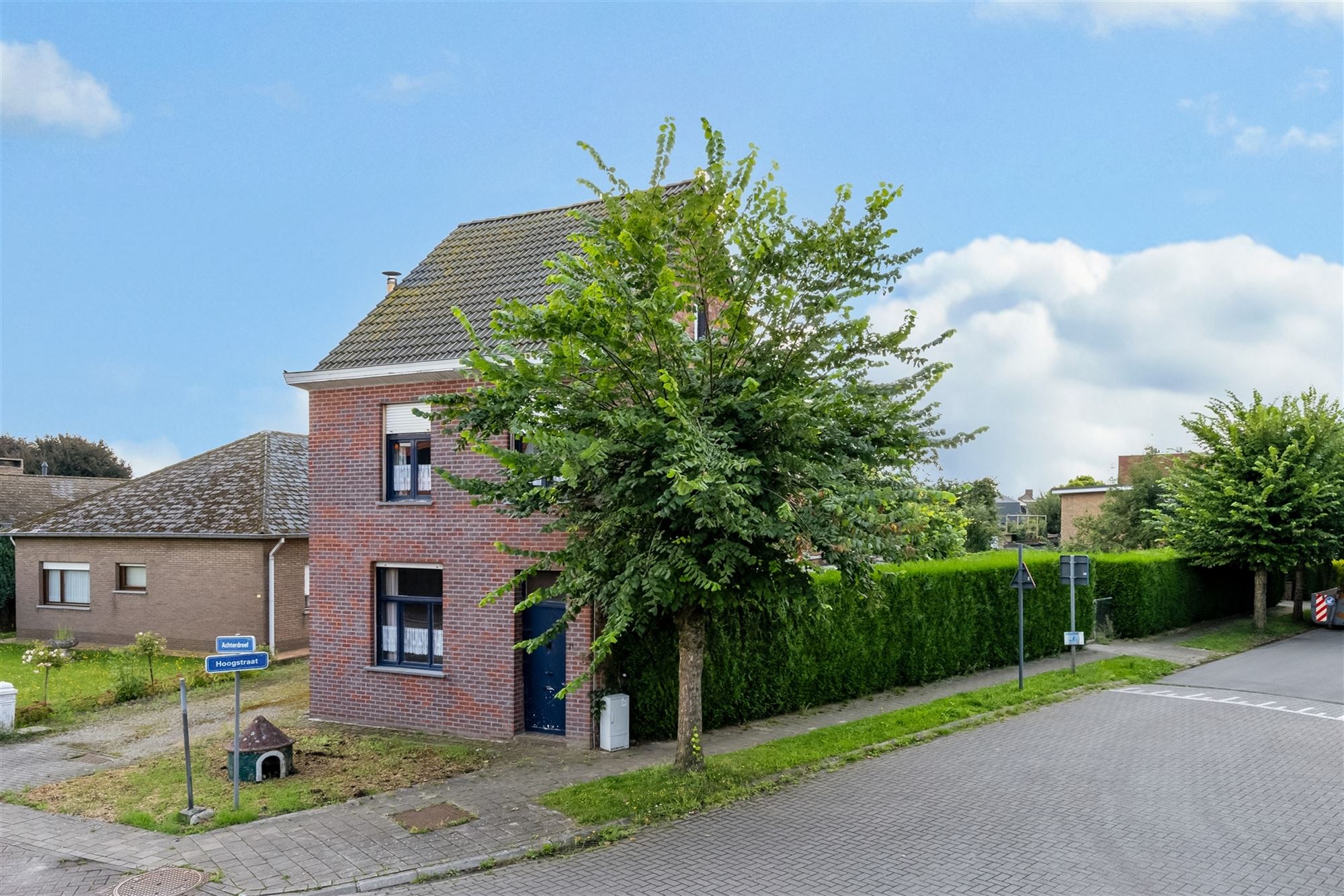 Te renoveren woning met mooie tuin, centrum Laarne! foto 2