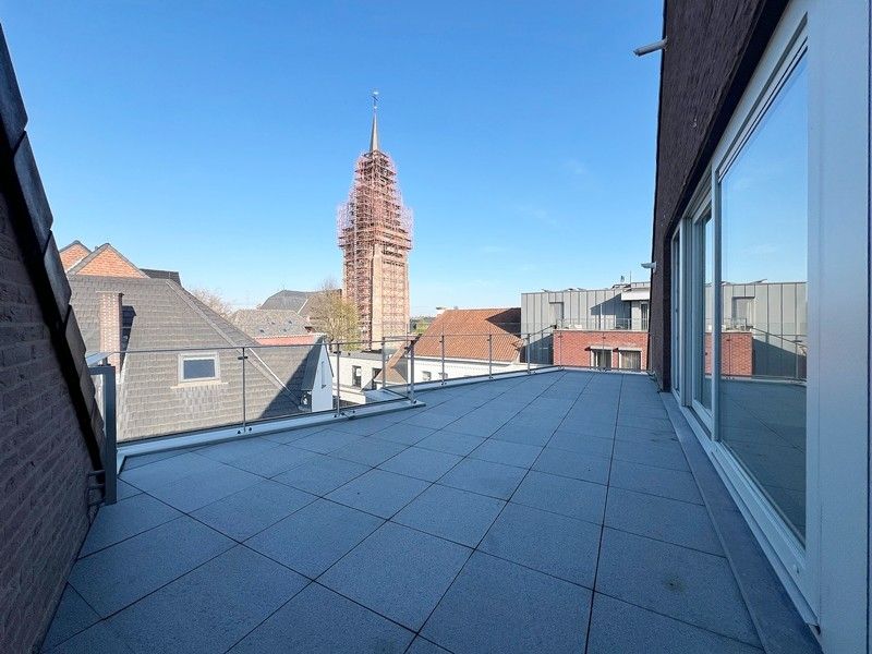 Ruim en luxueus appartement met 2,5 slaapkamers, 3 terrassen en 2 parkings in hartje Diepenbeek! foto 19