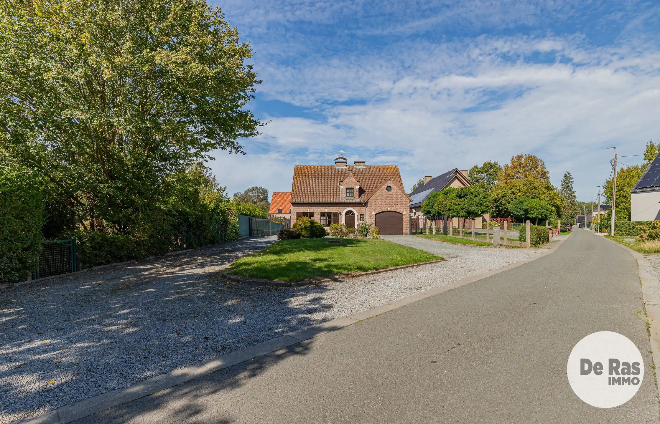 HOFSTADE - Instapklare vrijstaande woning met 3 slaapkamers foto {{pictureIndex}}