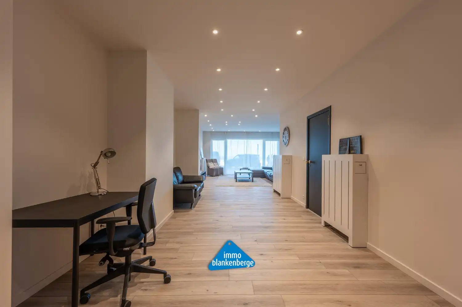 Ruim Gelijkvloers Appartement op de Zeedijk met Frontaal Zeezicht foto 5