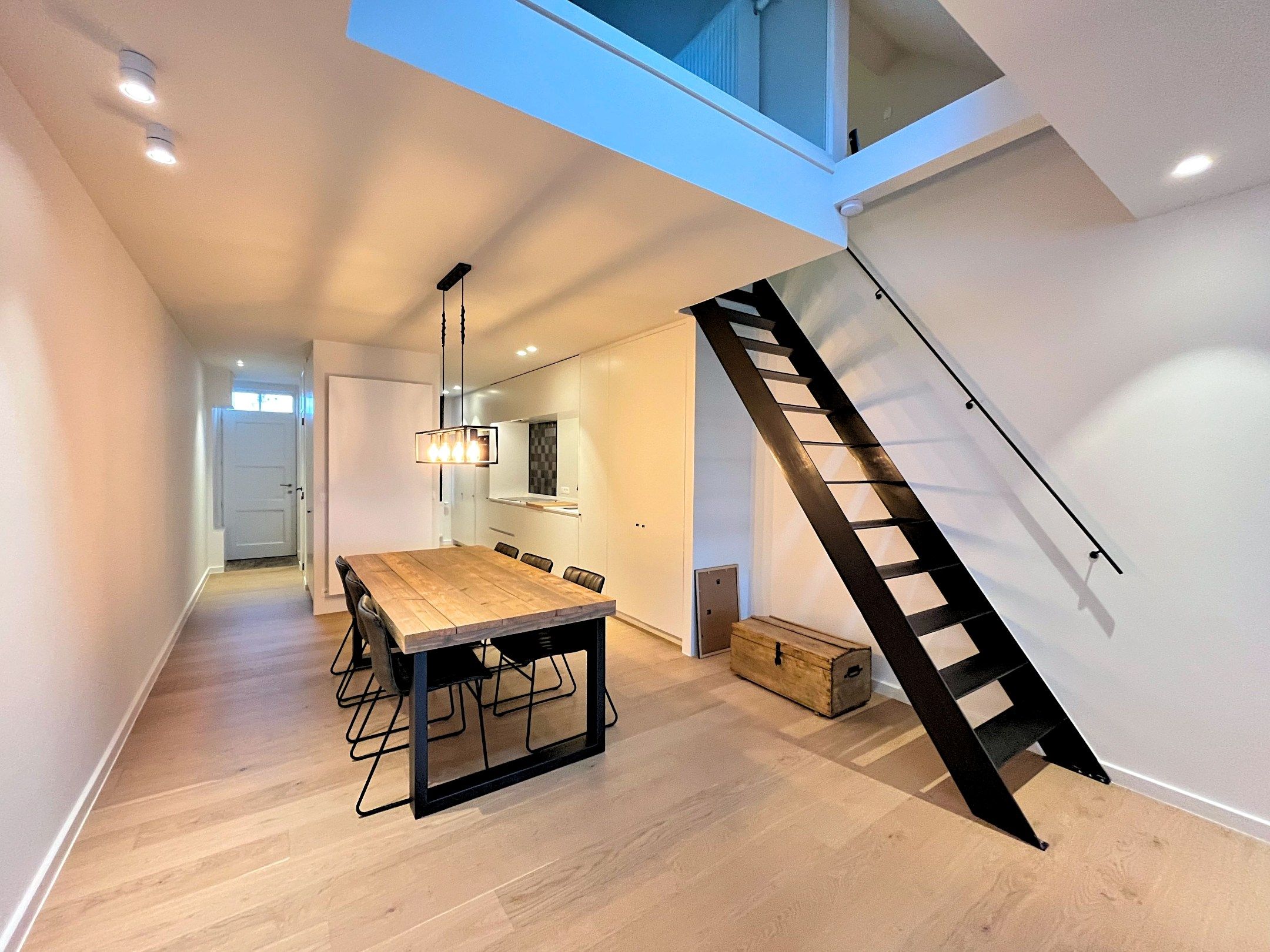 Volledig instapklaar huis met mooie tuin te Damme foto 3