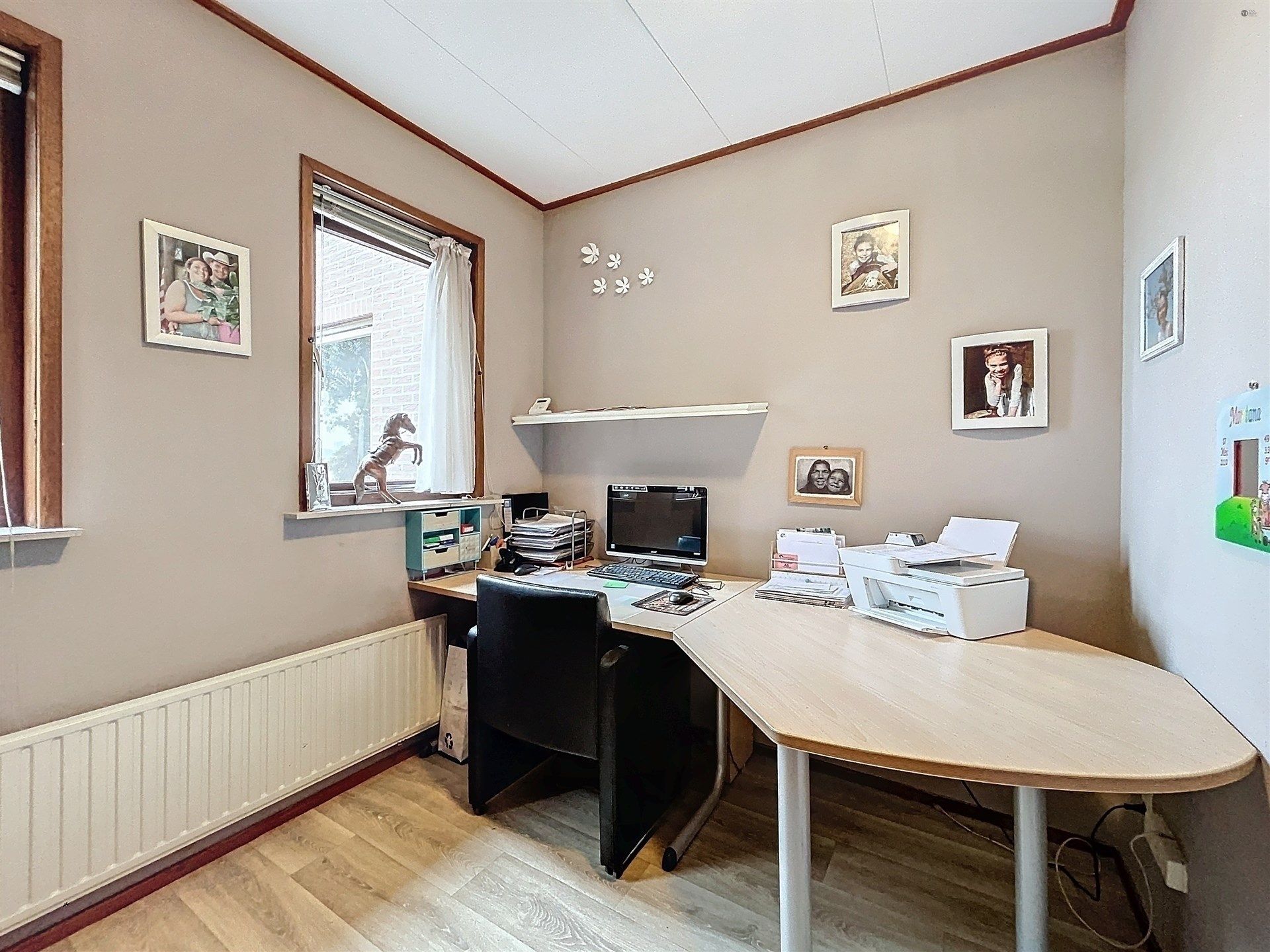 PRACHTIG GELEGEN HOEVE met bijgebouw, paardenstallen, binnenpiste en weiden op 18.385m² foto 18