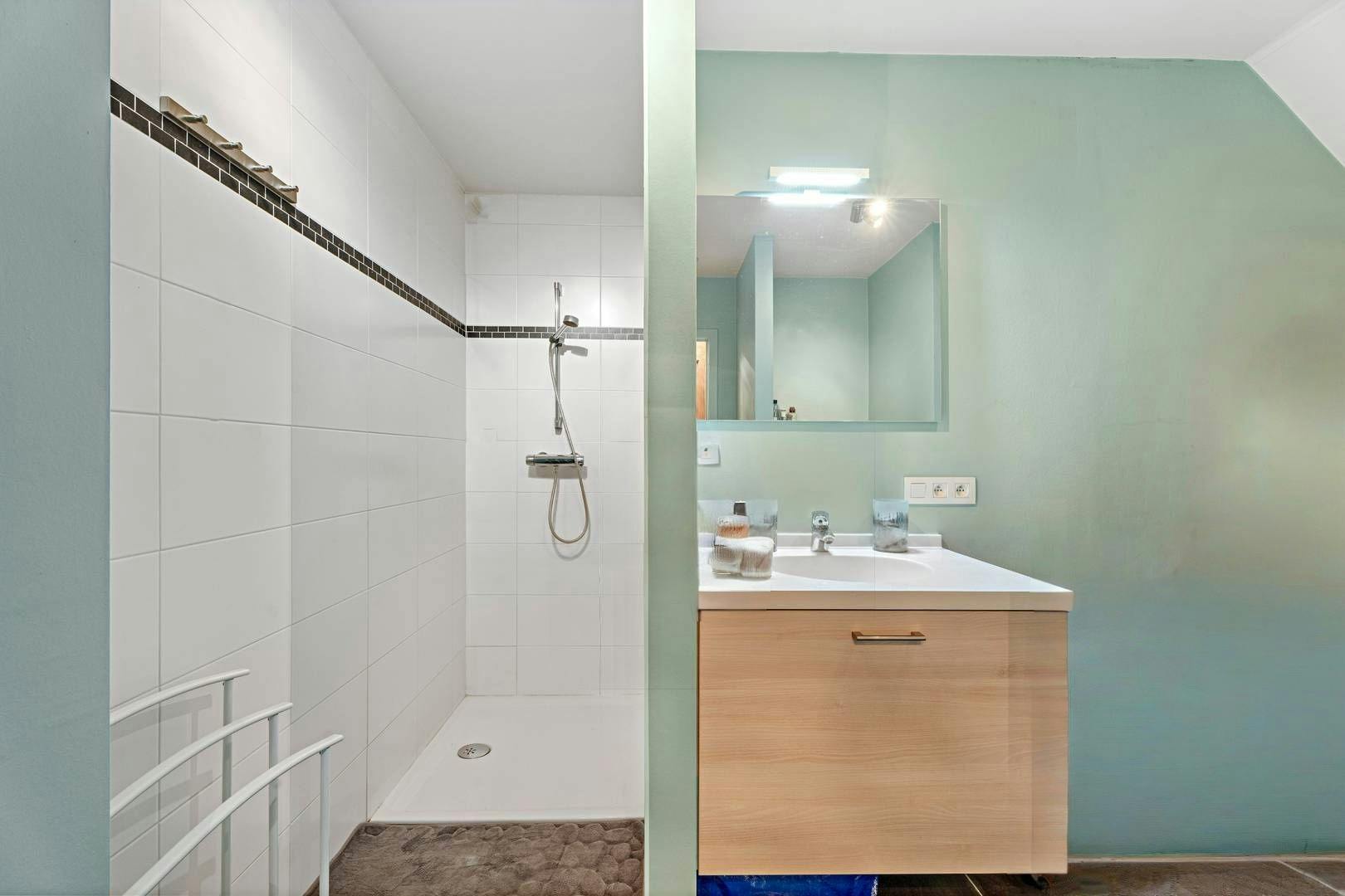 Instapklaar appartement met garage in centrum Ieper  foto 16