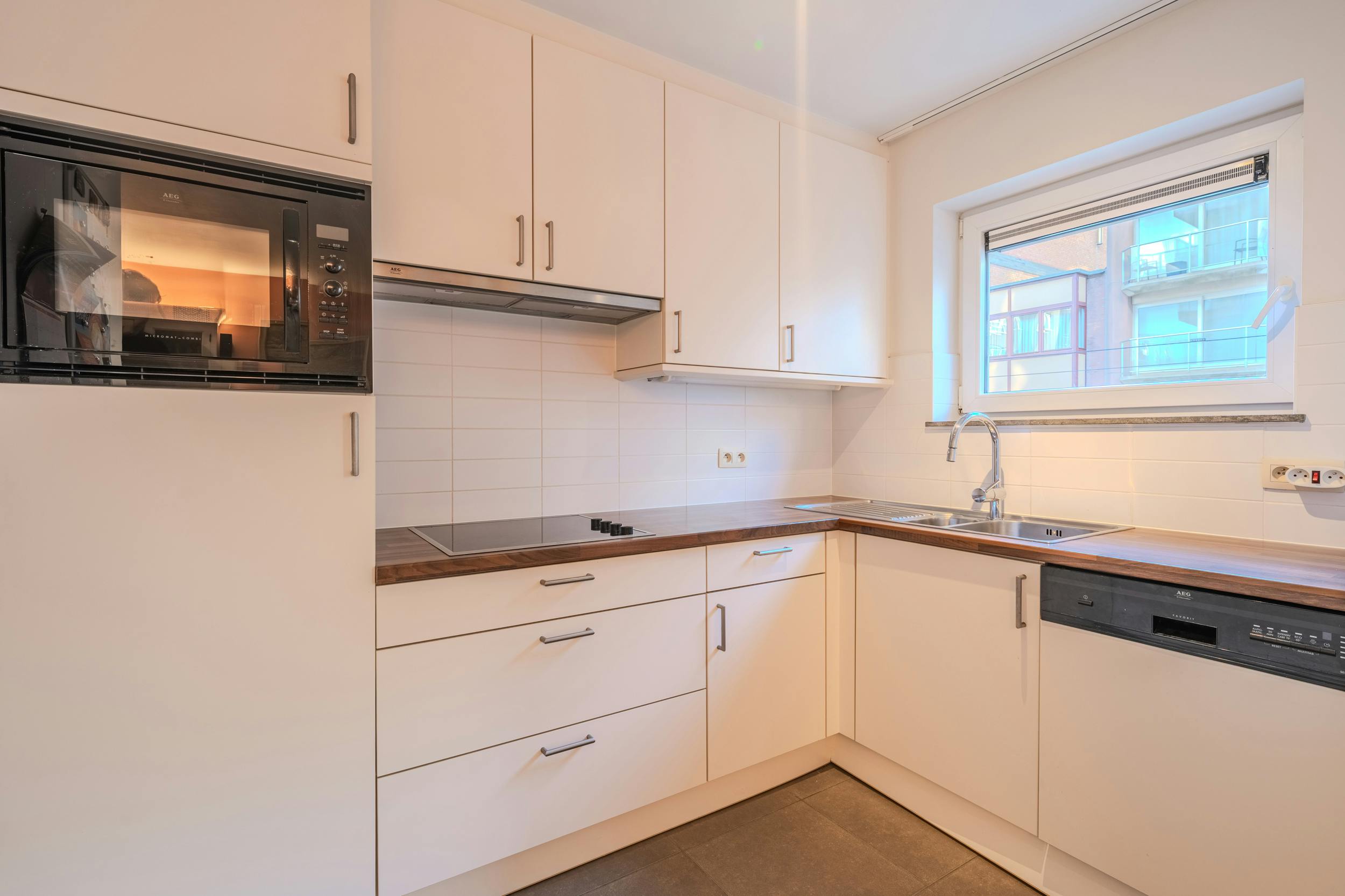 Ruim appartement met 2 slaapkamers vlakbij de Zeedijk ! foto 7