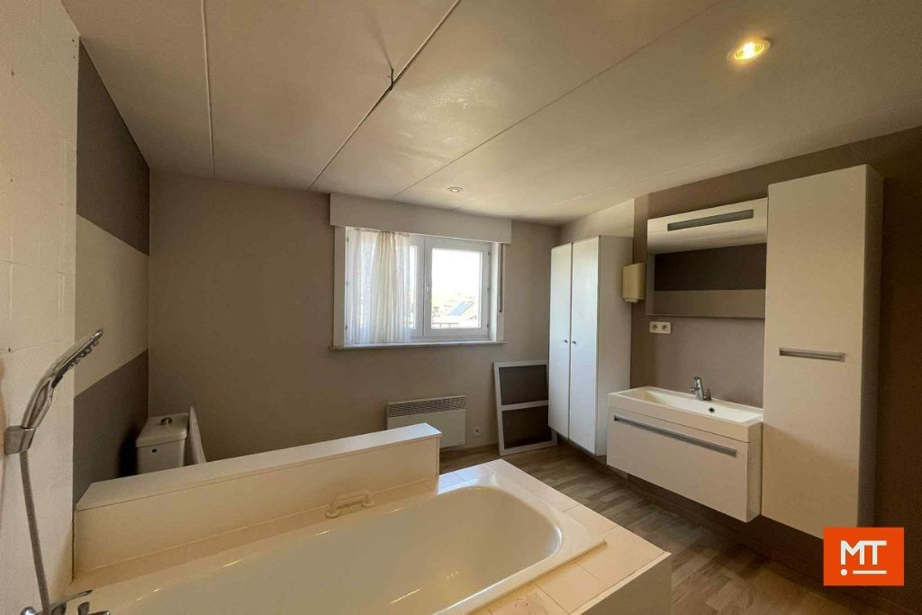 Veelzijdig gebouw bestaande uit handelsruimte, woning en appartement in het centrum van Wervik foto 28