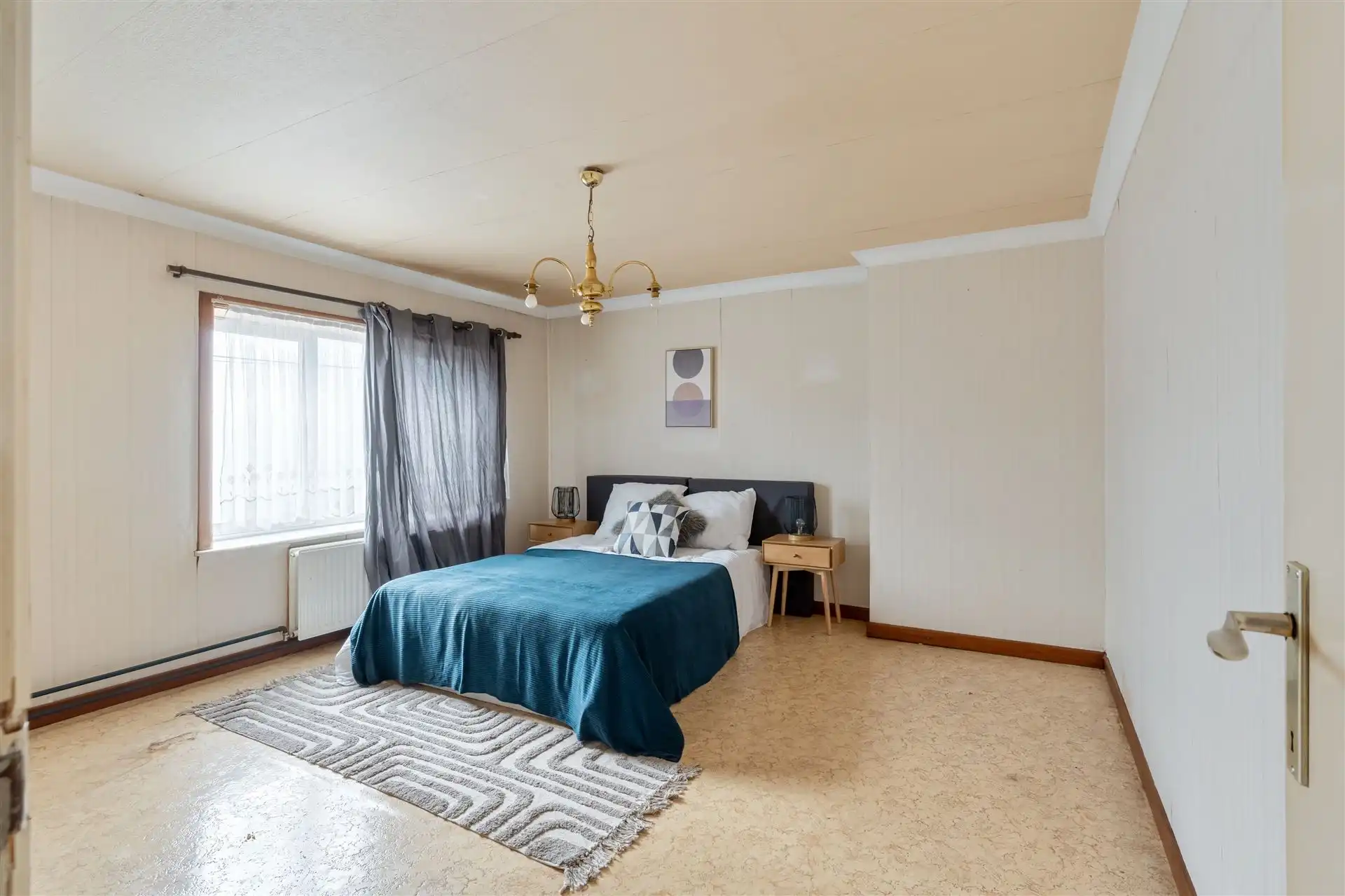 Renovatiewoning met garage en tuin. foto 19