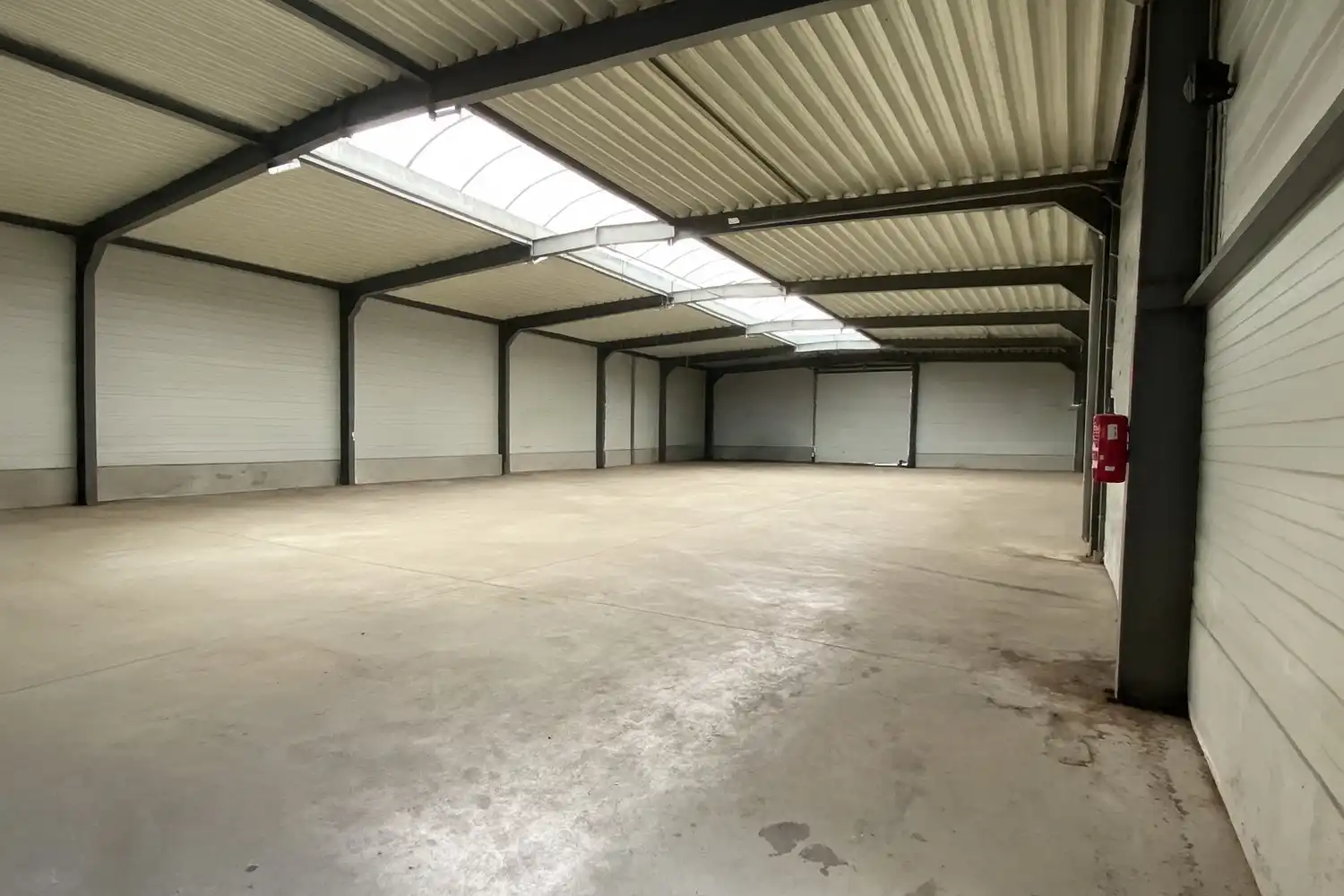 Te huur: veelzijdige bedrijfshal/magazijn op industrieterrein in Lanaken foto 7