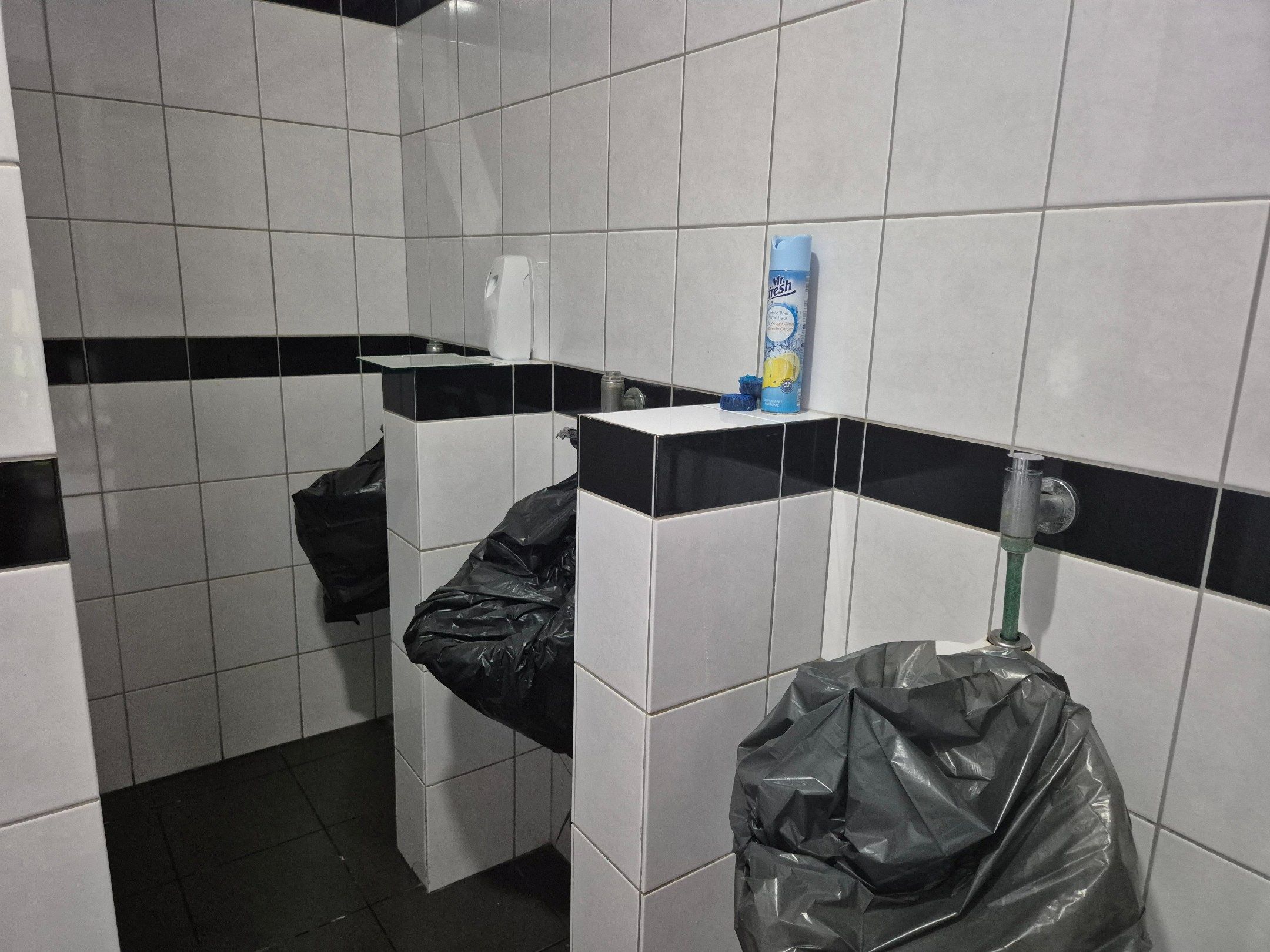 Handelspand met duplex appartement in het hart van Maasmechelen foto 7