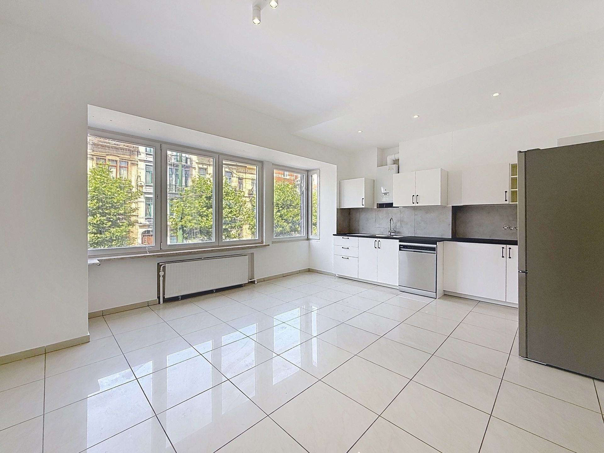Prox. Tour en Taxi, mooi appartement 1 slaapkamer van ± 63m² foto {{pictureIndex}}