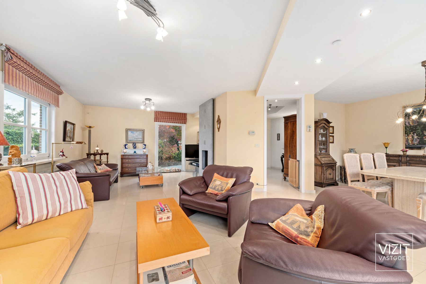 Ruime villa met mooie aangelegde tuin op toplocatie foto 10