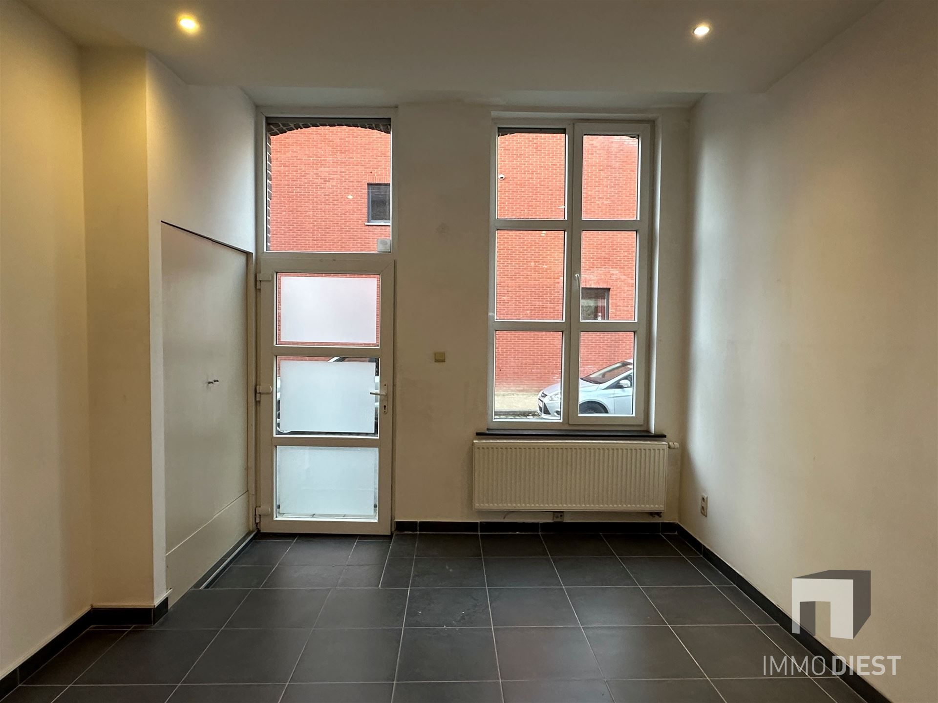 Gerenoveerde woning in het centrum met 2 slaapkamers en koertje foto 3