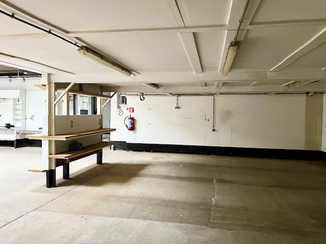 MULTIFUNCTIONEEL PAND MET DUPLEXAPPARTEMENT EN GARAGE foto {{pictureIndex}}