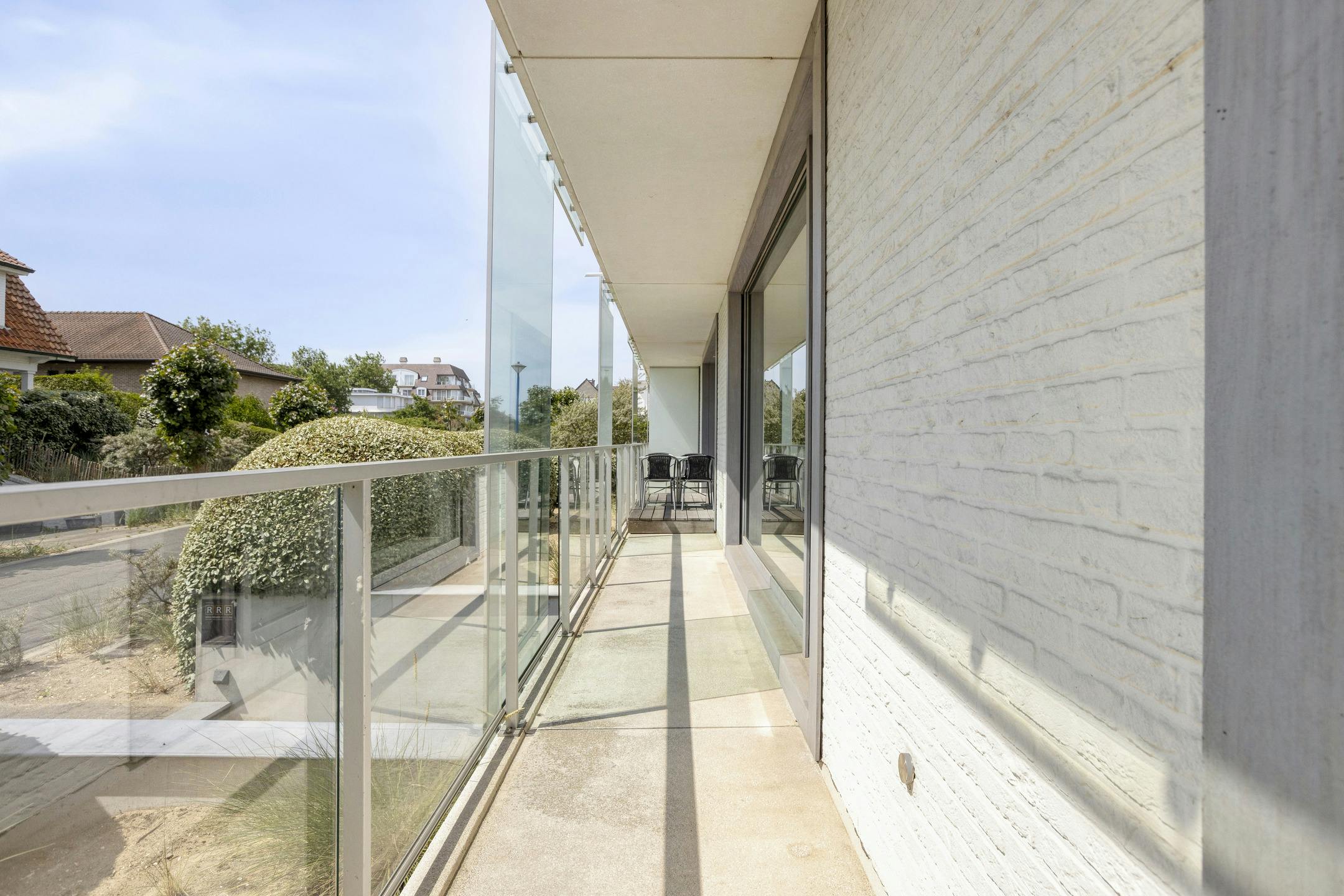 Modern appartement van Rietveld op enkele passen van zee! foto 18