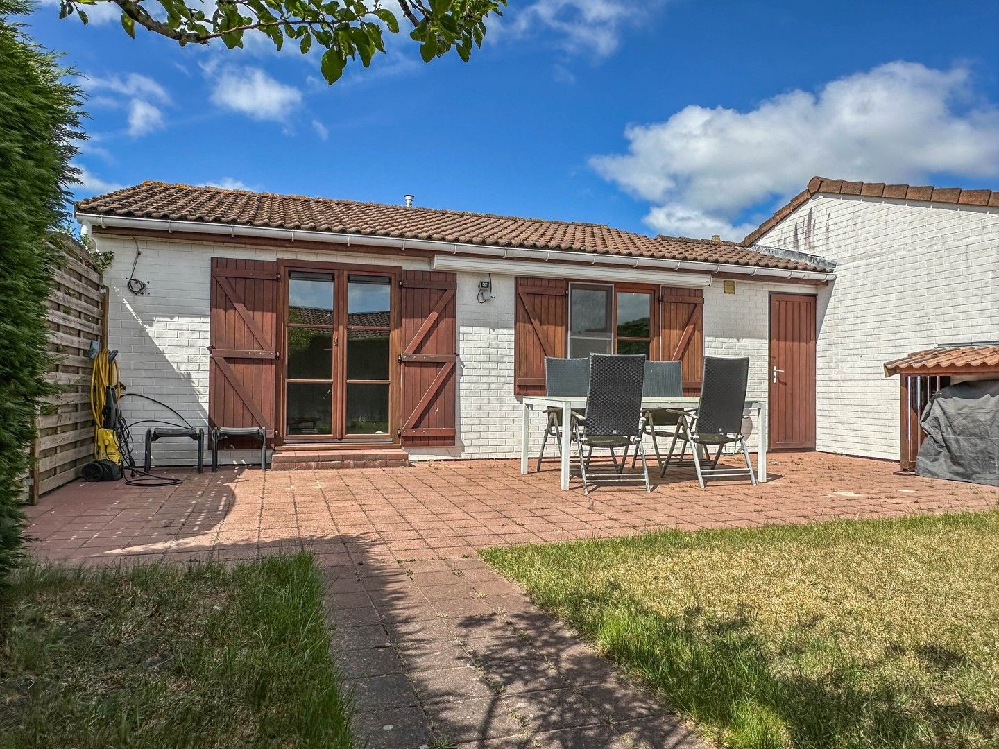 Instapklare en rustig gelegen vakantiewoning op wandelafstand van zee en duinen. foto {{pictureIndex}}