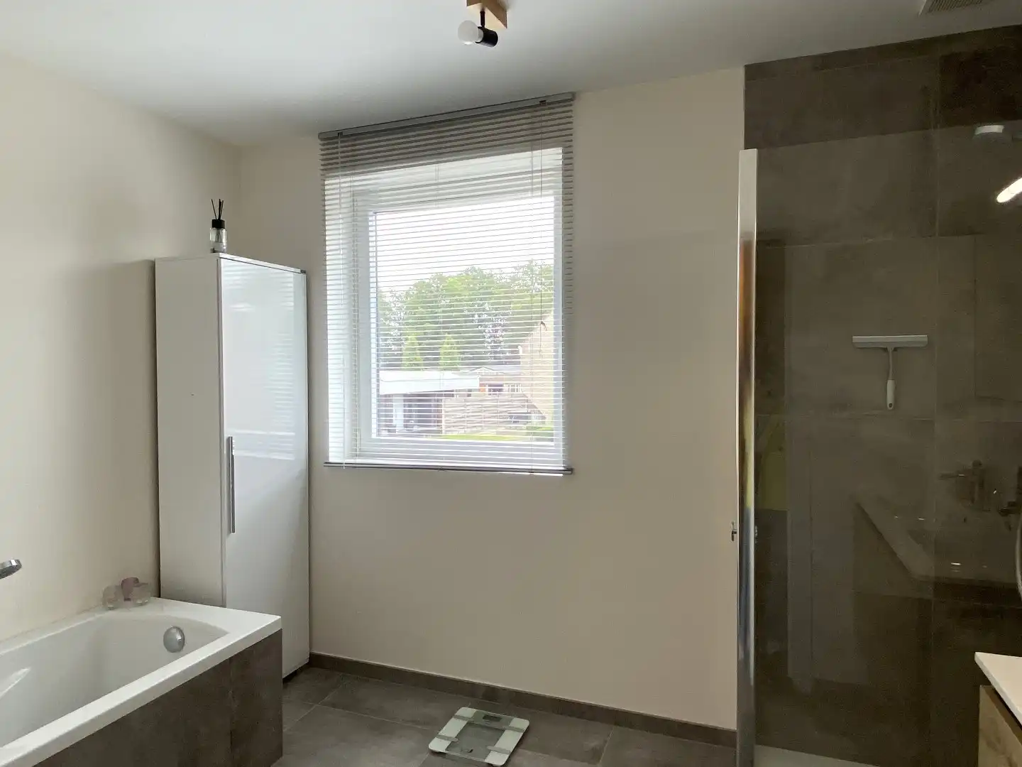 INSTAPKLARE HOB MET 3 SLPKS | TUIN | AUTOSTAANPLAATS foto 6