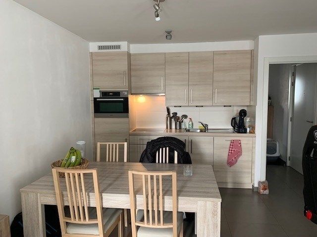Ongemeubeld tweeslaapkamer-appartement op de tweede verdieping foto 5